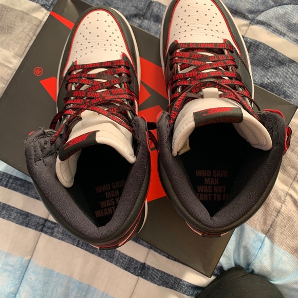 Jordan 1 High Bloodline - Picture 5 of 12